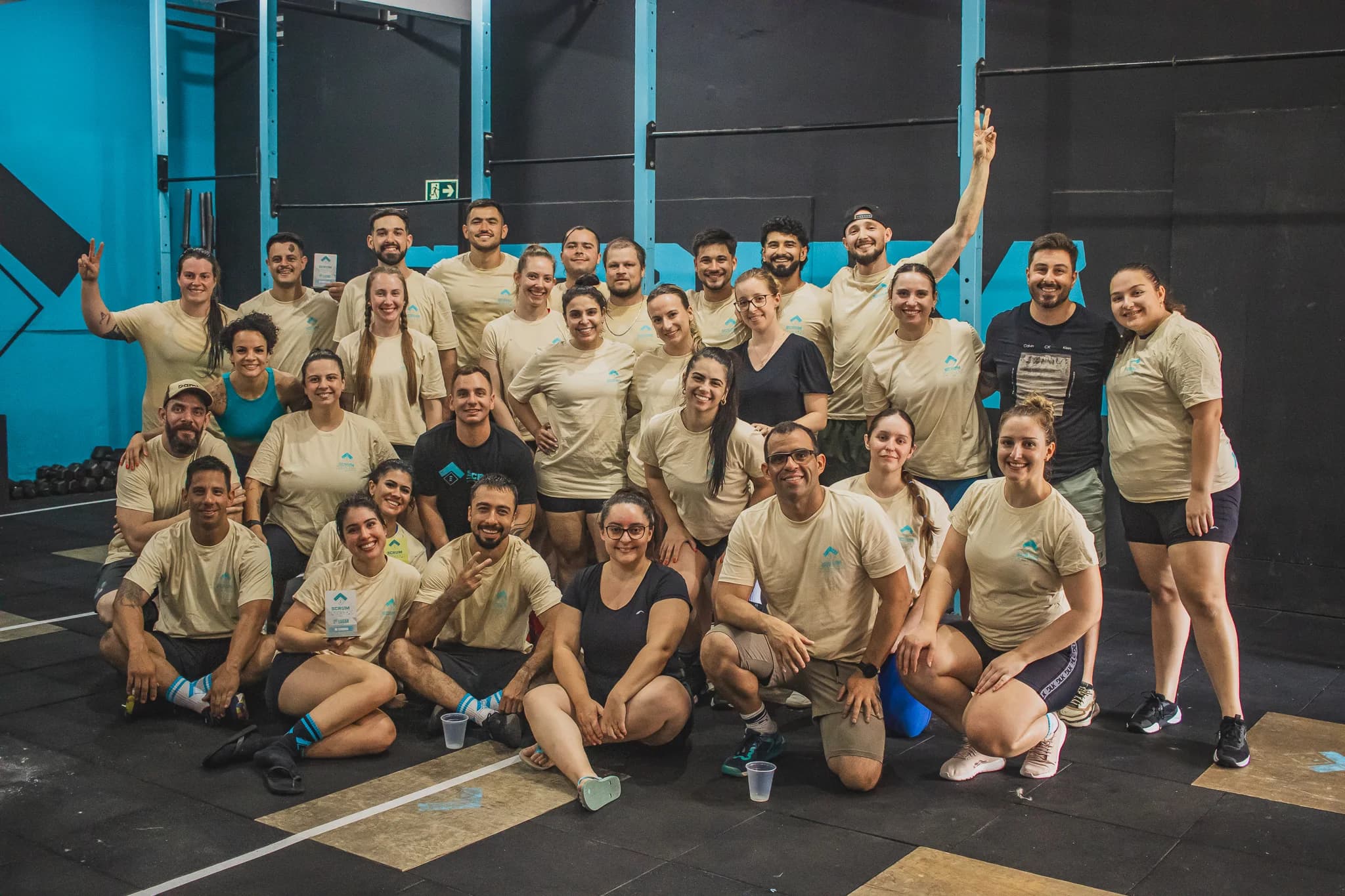 Turma da Scrum reunida no box